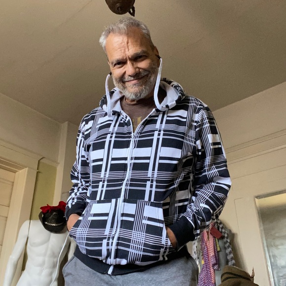 Hoodie Buddies hoodie with earbuds - Picture 8 of 11